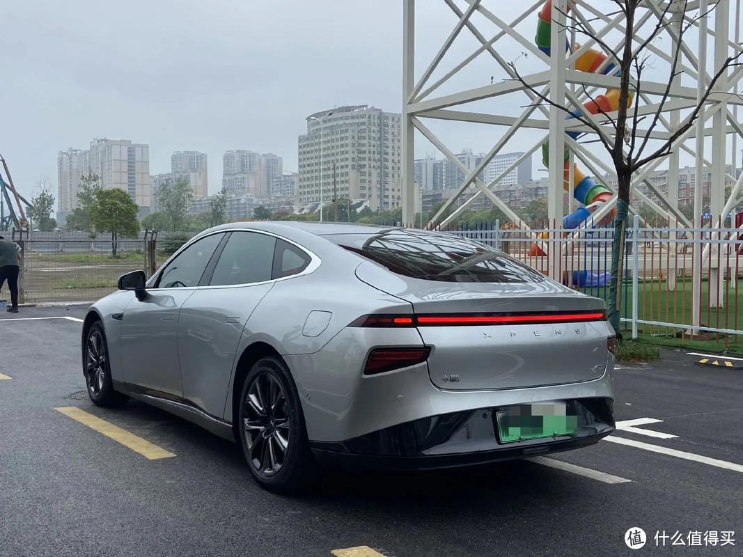 小鹏P7，新能源汽车界的黑马？